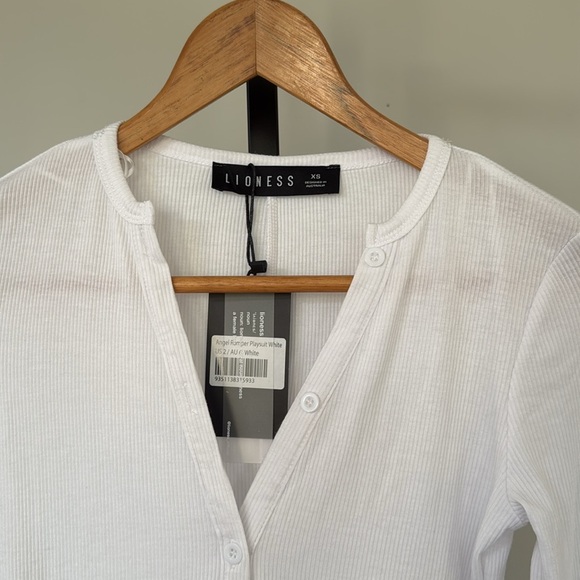 Lioness romper playsuit XS - Picture 2 of 3